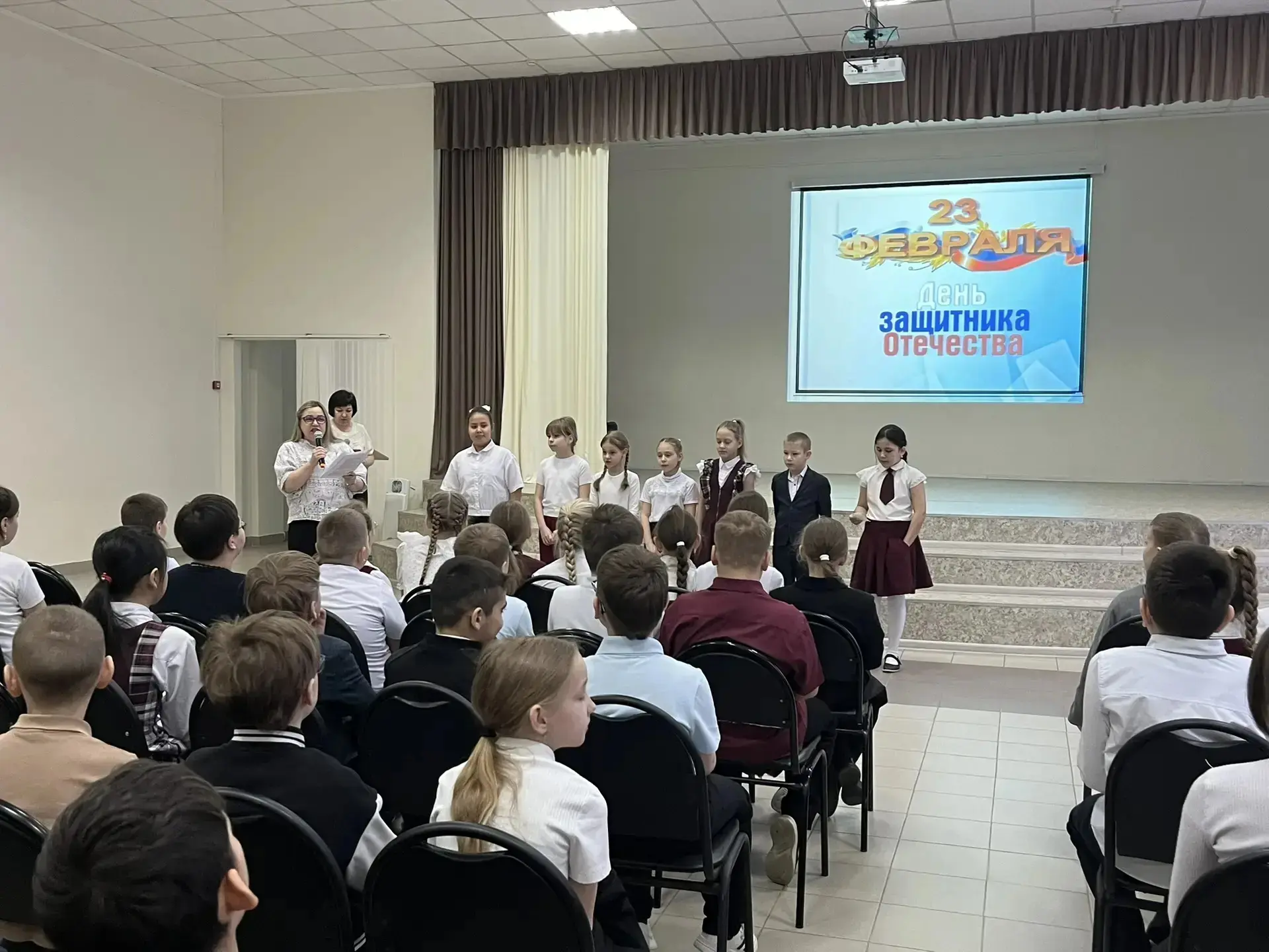 💥Сегодня на "Разговорах о важном" ученики 3 Г и 3 Е классов рассказали об истории возникновения праз