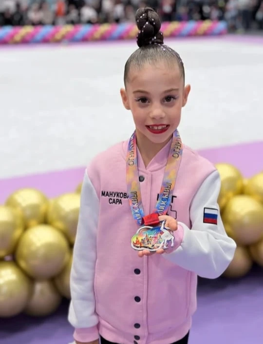 🌟 Маленькая звезда   🤸‍♀️ Знакомьтесь — Сара, ученица 2 «А» класса, талантливая, целеустремлённая и 