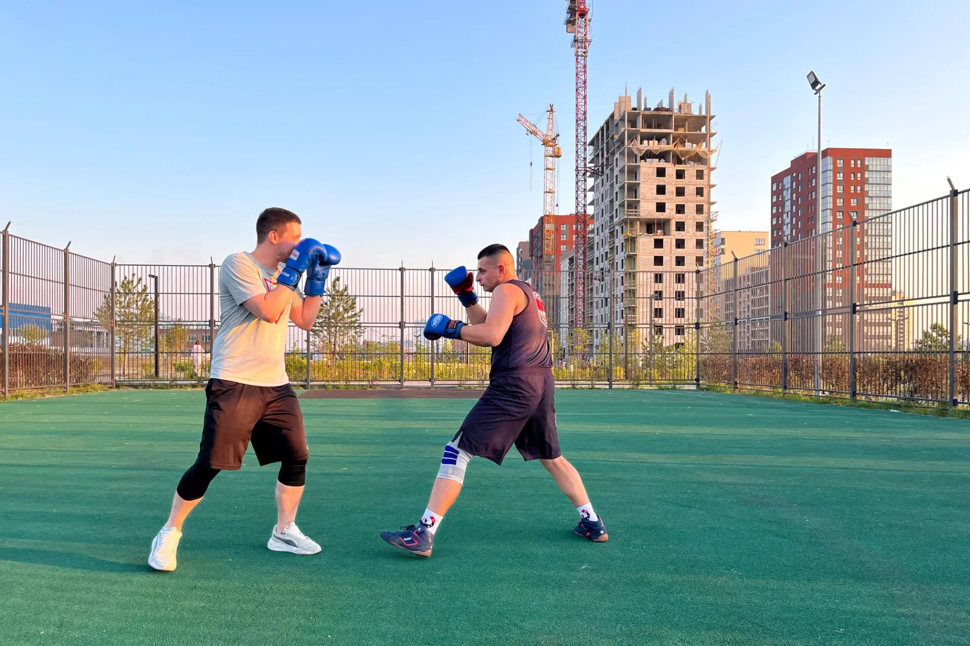 💪 Спорт рядом с домом

Друзья, в каждом нашем проекте есть спортивные комплексы: уличные тренажеры,