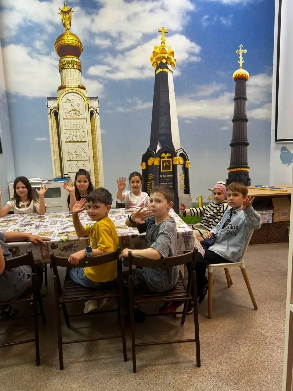 Каникулы с пользой: 1 «В» в городе мастеров! 🌟  Кем стать, когда вырастешь? Ребята из 1 «В» класса р