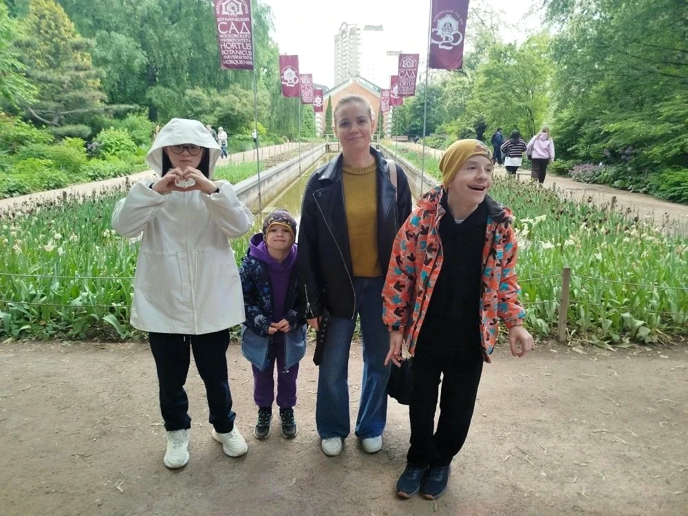 Сегодня занятие кружка Гарденотерапия прошло в "Аптекарском огороде". Дети и родители, ...