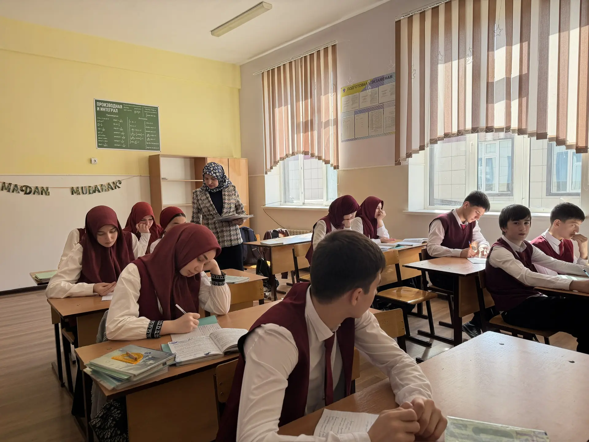 В МБОУ «СОШ № 4 с. Алхан-Юрт» директор школы Дашаева Петимат Имрановна провела плановый обход учебны