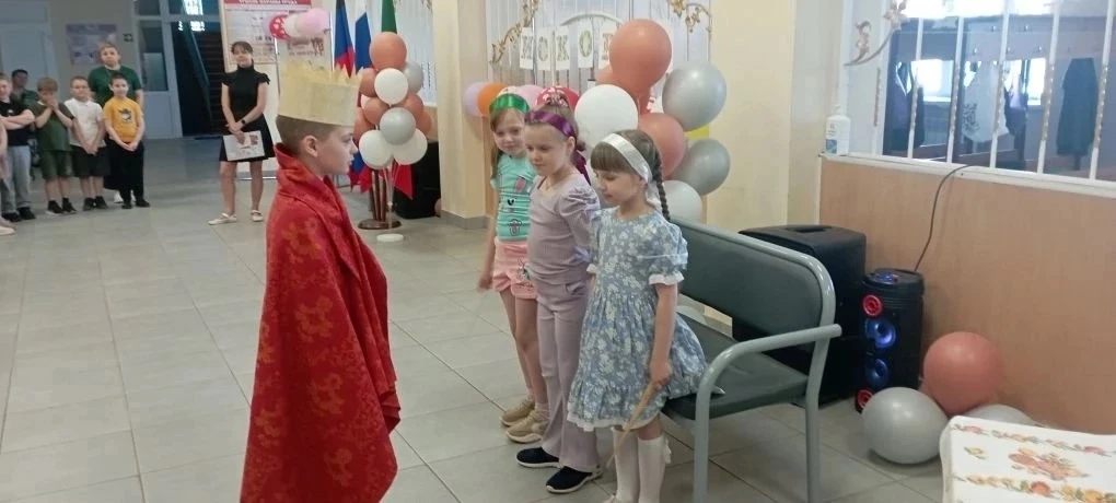 ✨ Сегодня в нашем пришкольном лагере царила атмосфера русской словесности и волшебства! ✨

День был 