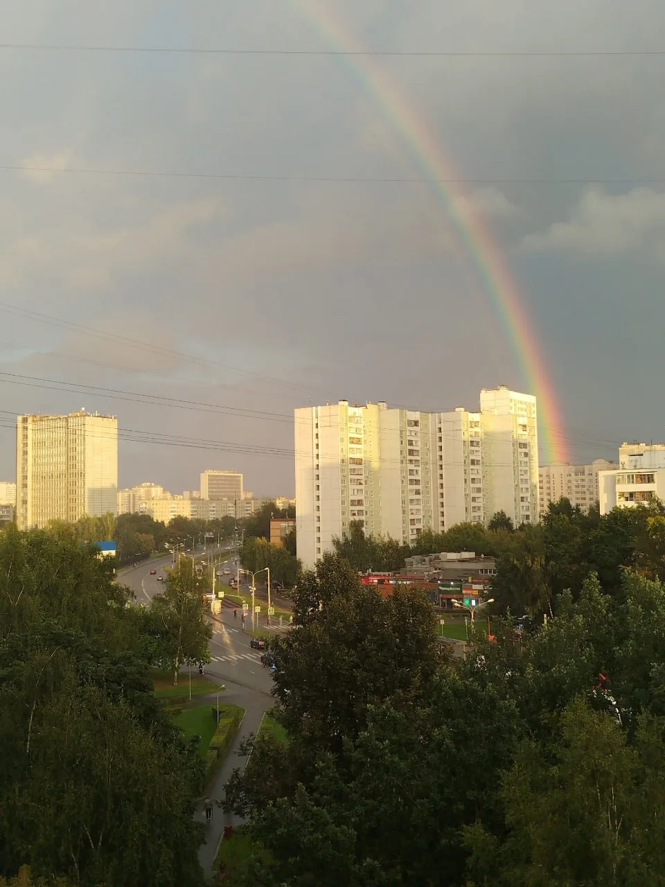 🌈 Вчерашний вечер в Тушино запомнился радугой, которая возникла после кратковременного...