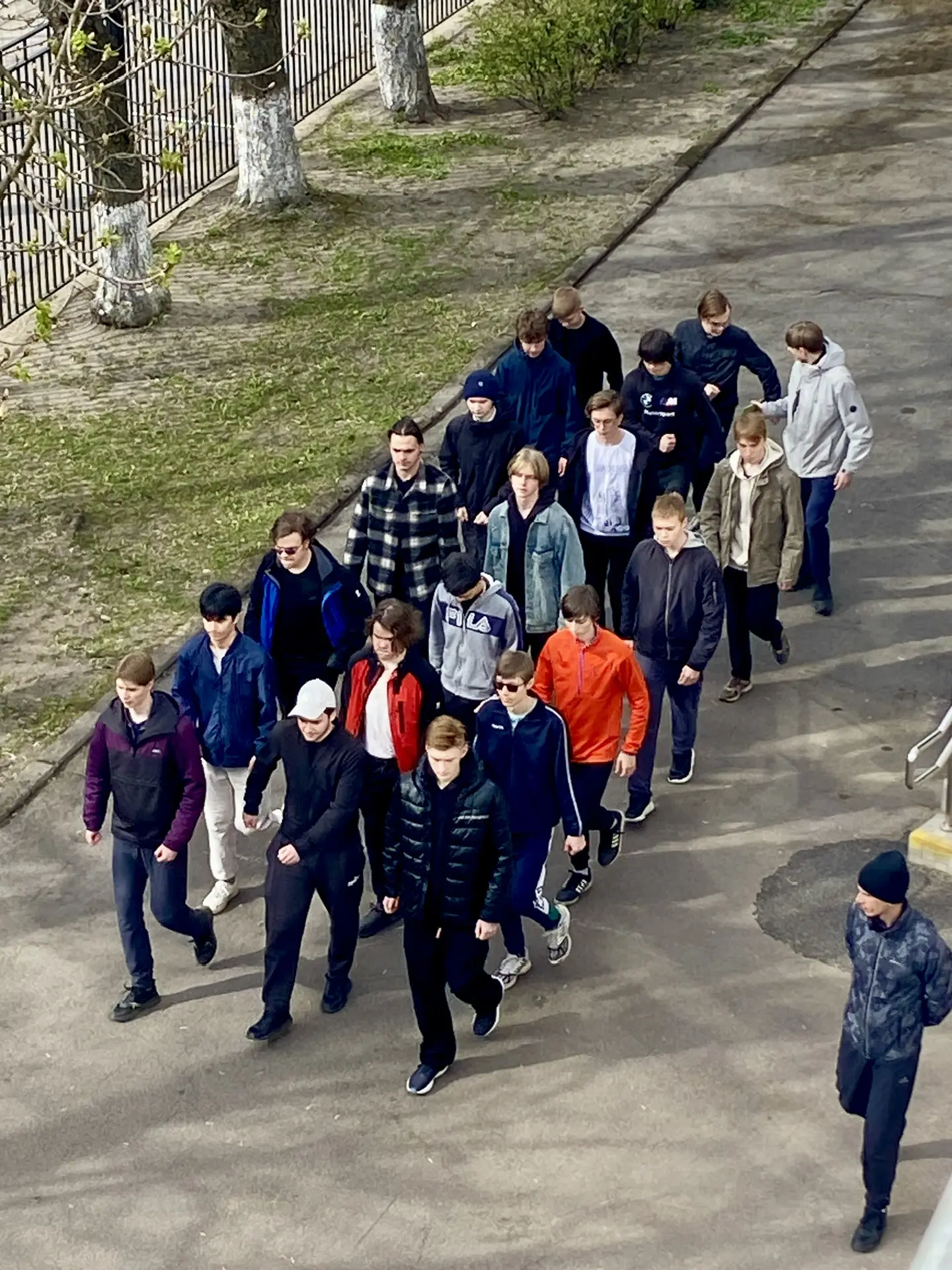 🪖Сегодня третий день учебных сборов для юношей 10‑х классов начался с уже традиционного построения. 