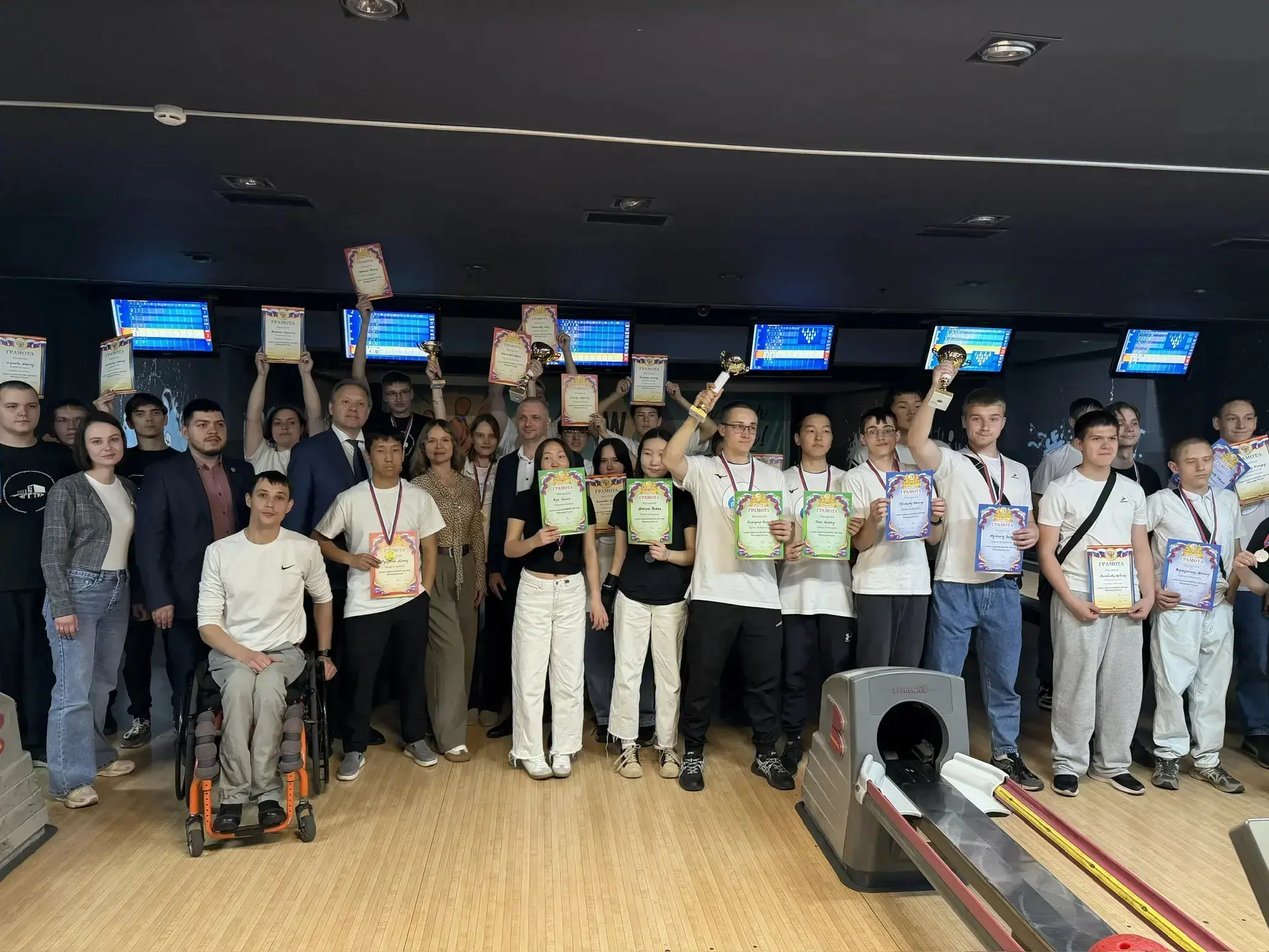 Кегли падают — улыбки растут! 🎳

Вчера было по‑настоящему круто! 💪

2 июня в честь Международного 