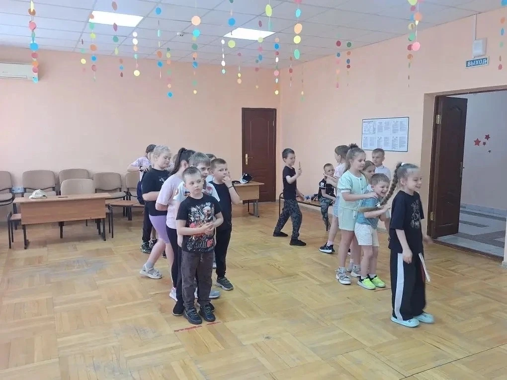 Ребята из школьного лагеря ОГБОУ «СОШ 3 с УИОП г.Строитель совместно с педагогами Дома ...