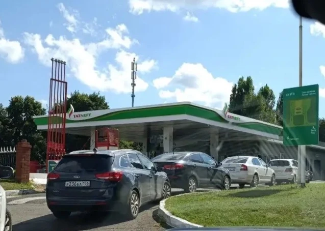 Татнефть, ГЦДТ, есть все виды топлива, очередь до 10 машин

Где бенз? Челны