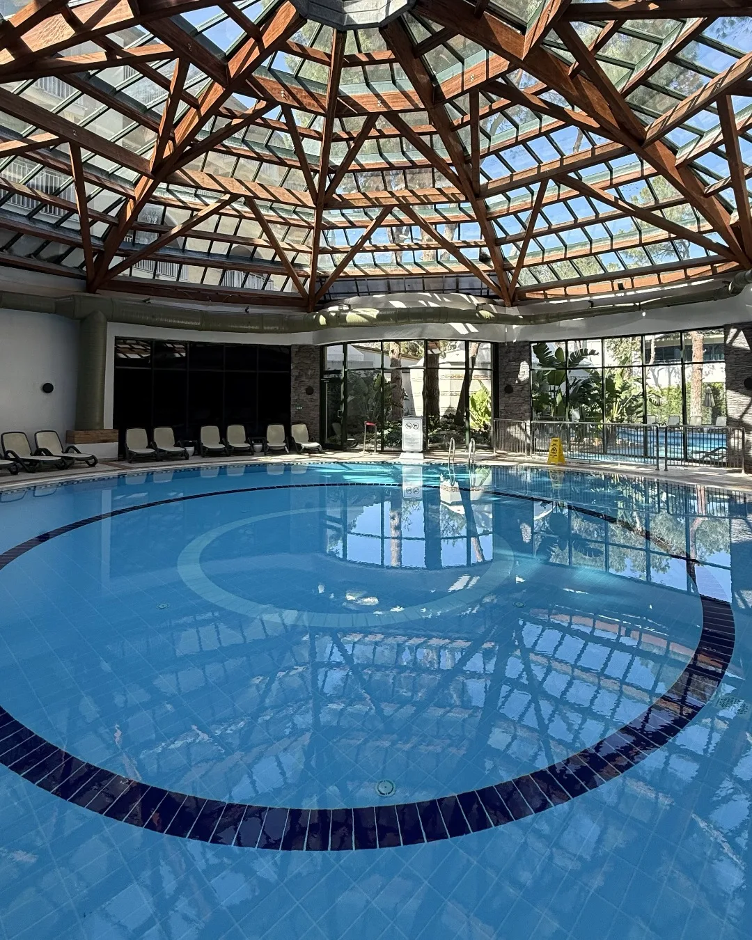 Один из самых бюджетных отелей сети Rixos в Турции.