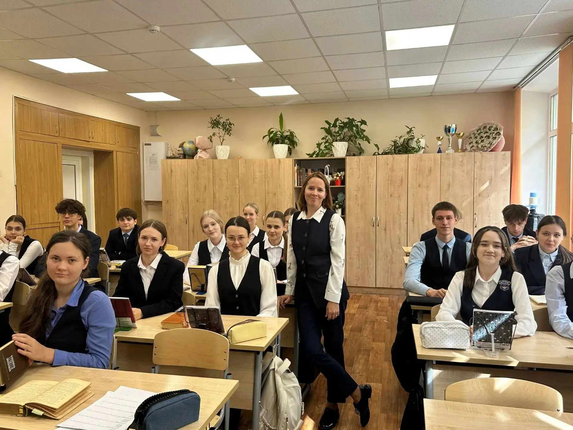 Наступает день учителя! 🍁✨Хочется всех педагогов от души поздравить с этим прекрасным ...