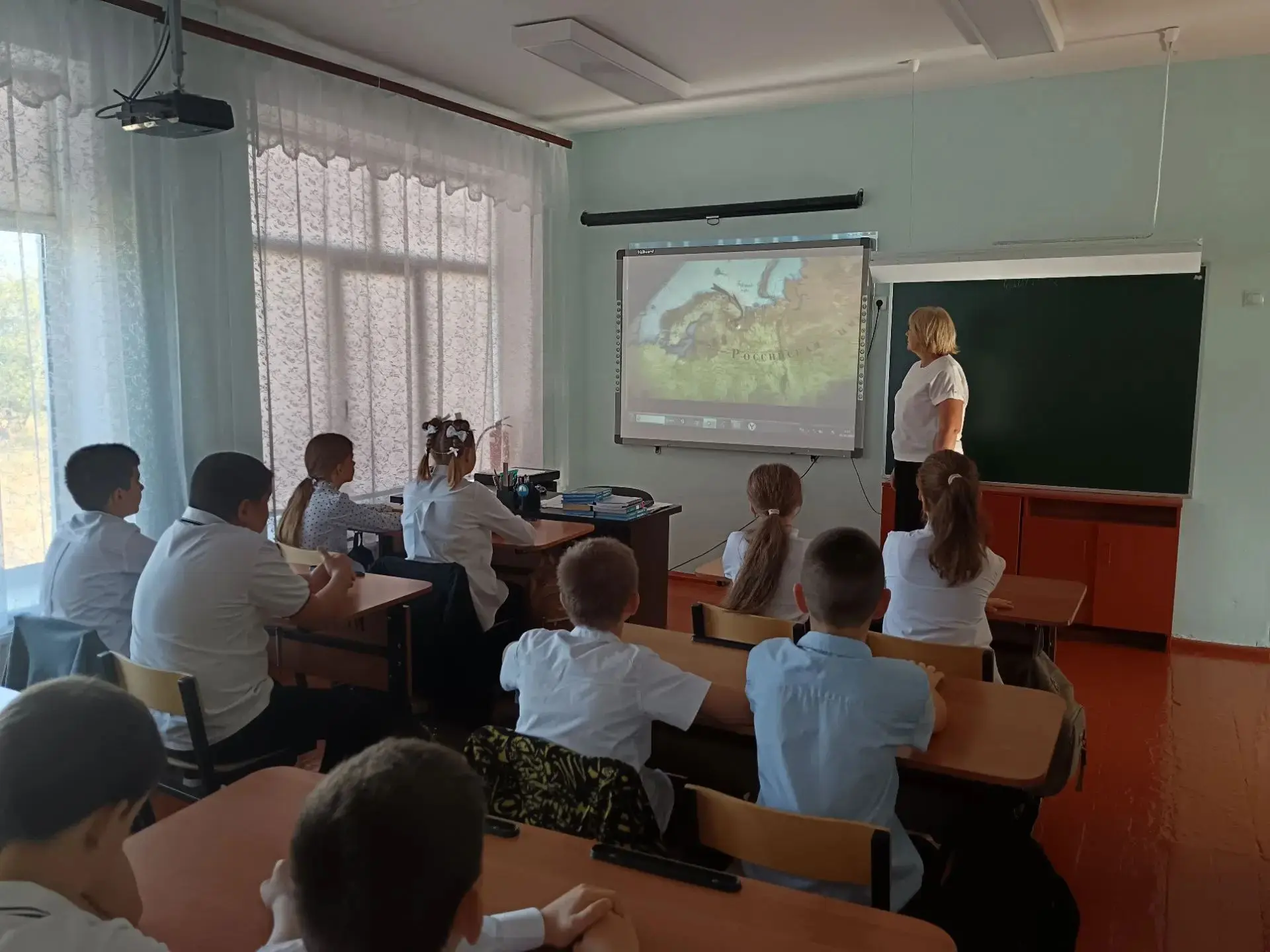 Занятия цикла «Разговоры о важном» были посвящены двум темам.