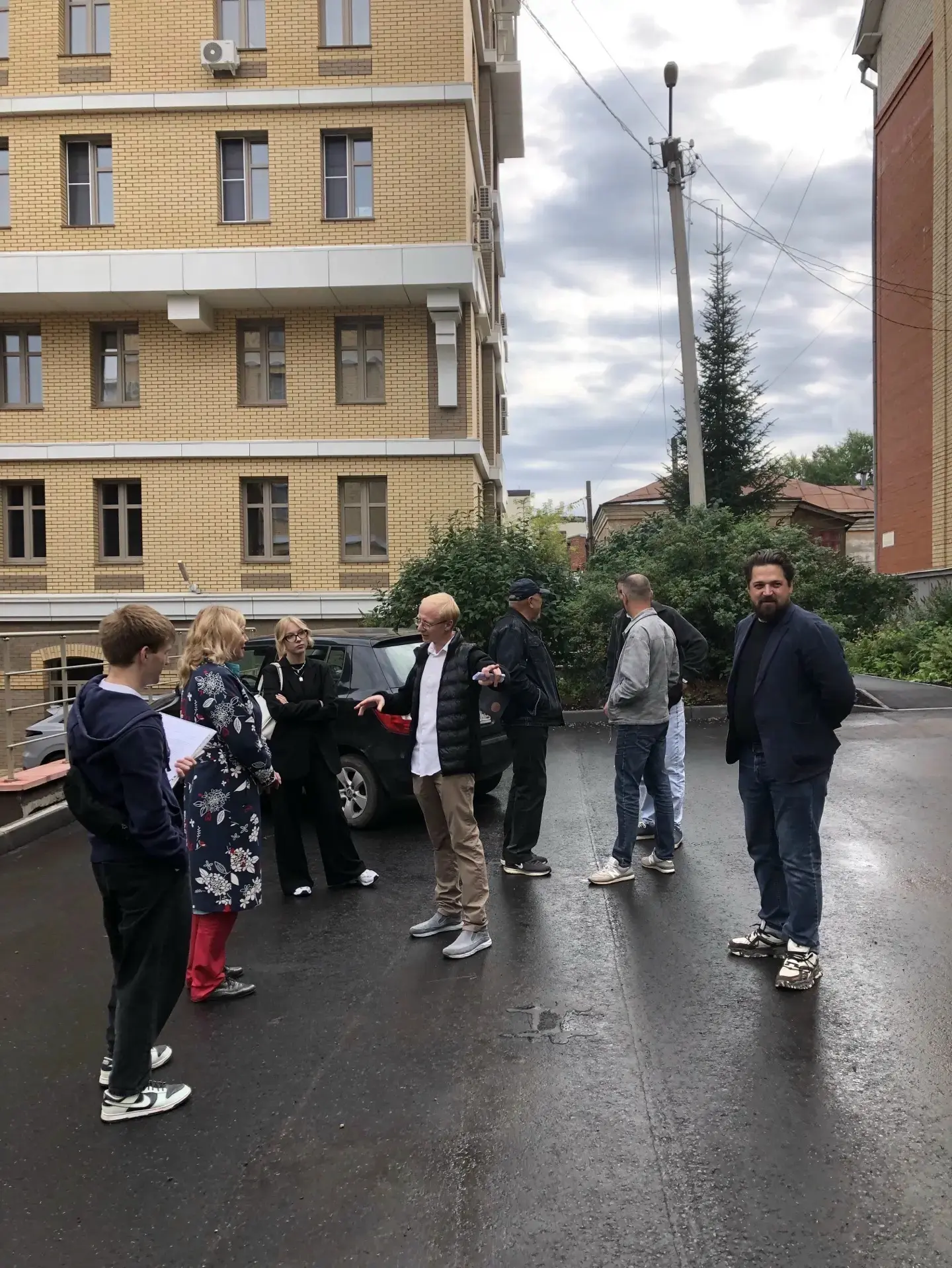 🏠 20 августа состоялась выездная встреча по приемке работ по асфальтированию дворовой ...