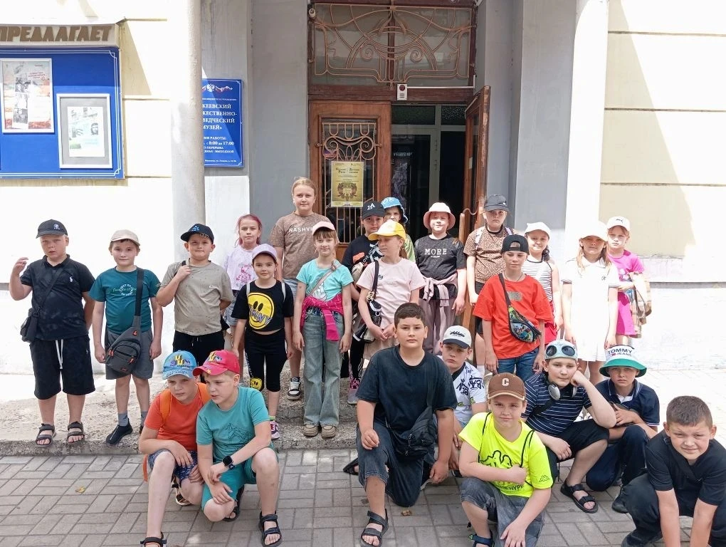 🌟 Один день в «Звёздочке»: спорт, безопасность и кругосветное путешествие!

В пришкольном лагере «З