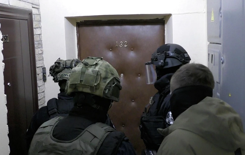 ФСБ сообщила о предотвращении теракта против руководителей Роскомнадзора.  Группа из 7 человек хотел
