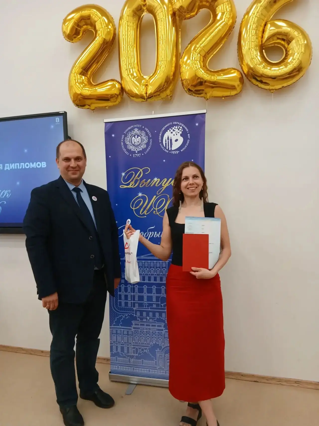 Шаталова Ксения Сергеевна, педагог ОДОД с отличием закончила ИХО РГПУ им. Герцена. Ее дипломная рабо