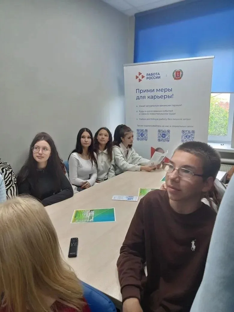 Наши учащиеся приняли участие в профориентационном занятии «Билет в будущее», которое с...
