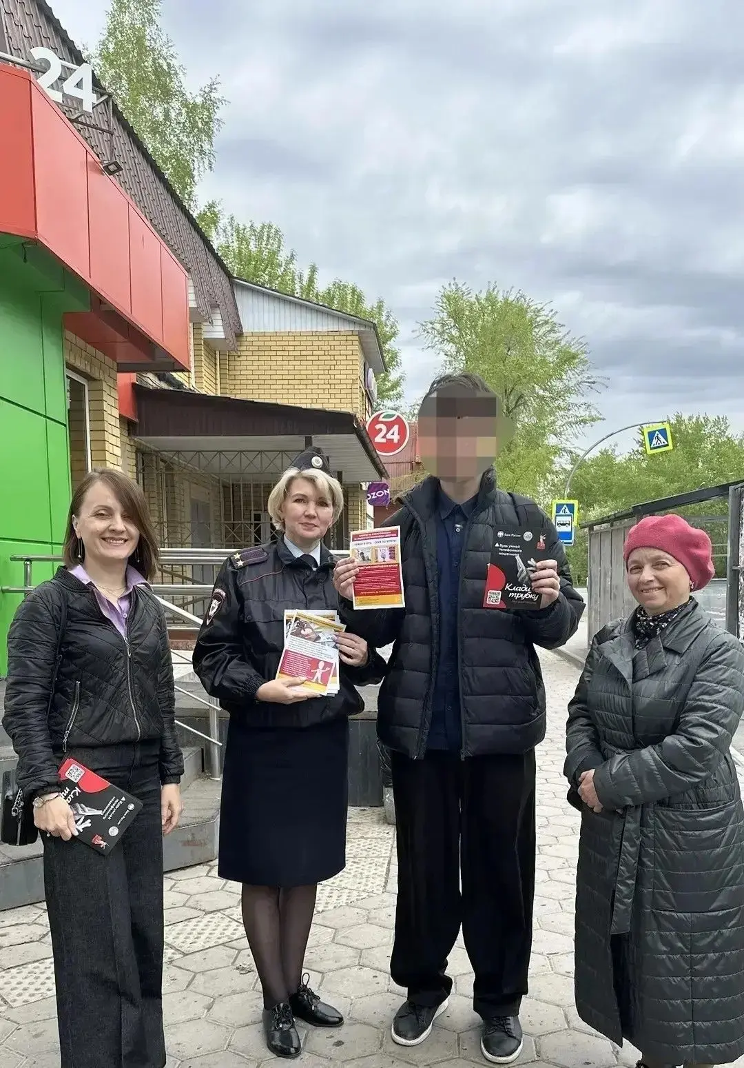 Об ответственности за кражу – в подробной памятке Раздача листовок по профилактике краж в тюменских 