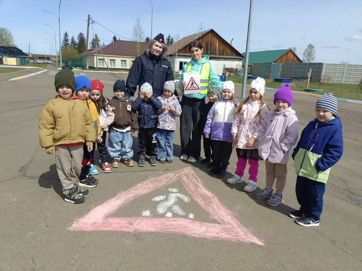 🚦 Безопасное лето: важный гость в нашем детском саду

Сегодня к нам в гости пришли настоящие экспер