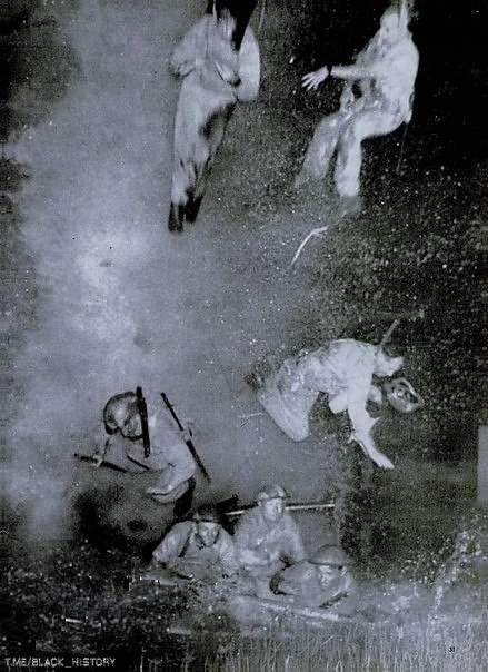 Попадание снаряда в лодку с австралийцами. 1942 год.