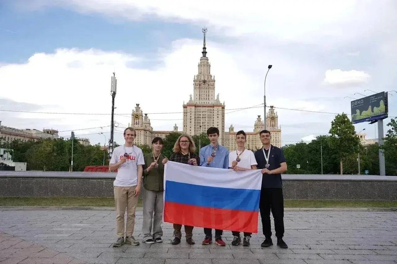За 7 месяцев 2026 года российские школьники завоевали на международных олимпиадах 27 ме...