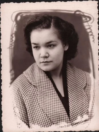 Катникова Анастасия Ивановна, учитель-методист ИСОШ №2, учитель иностранного языка, вет...