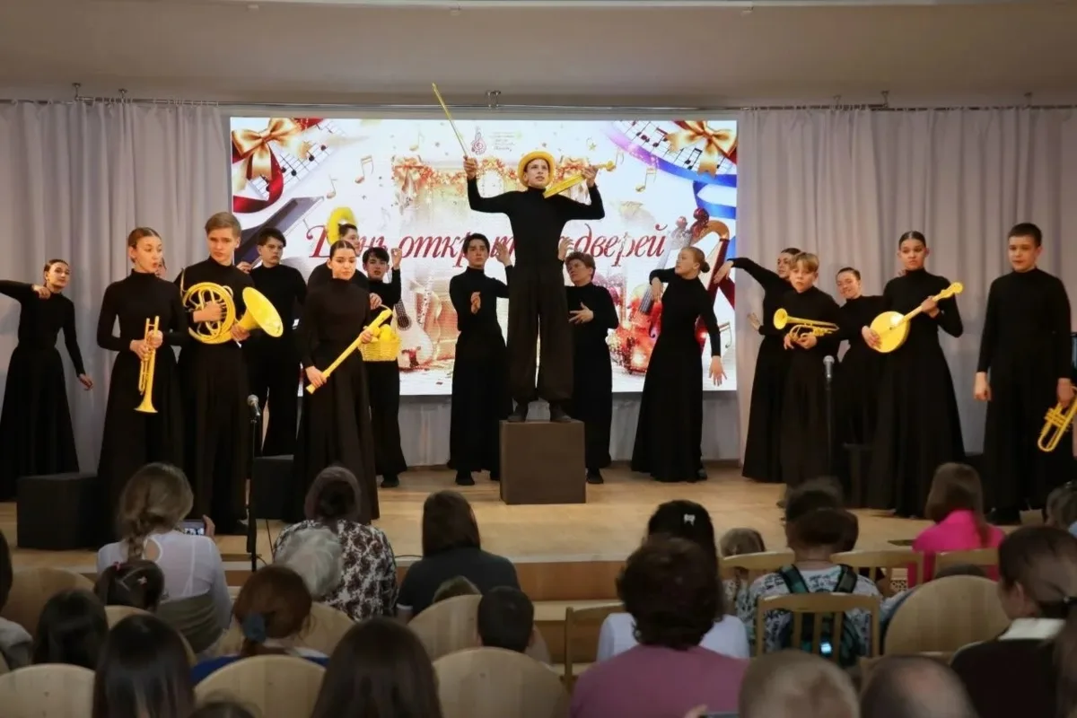 В Бердской детской музыкальной школе прошёл День открытых дверей  Гостей встречали актёры театра, 
