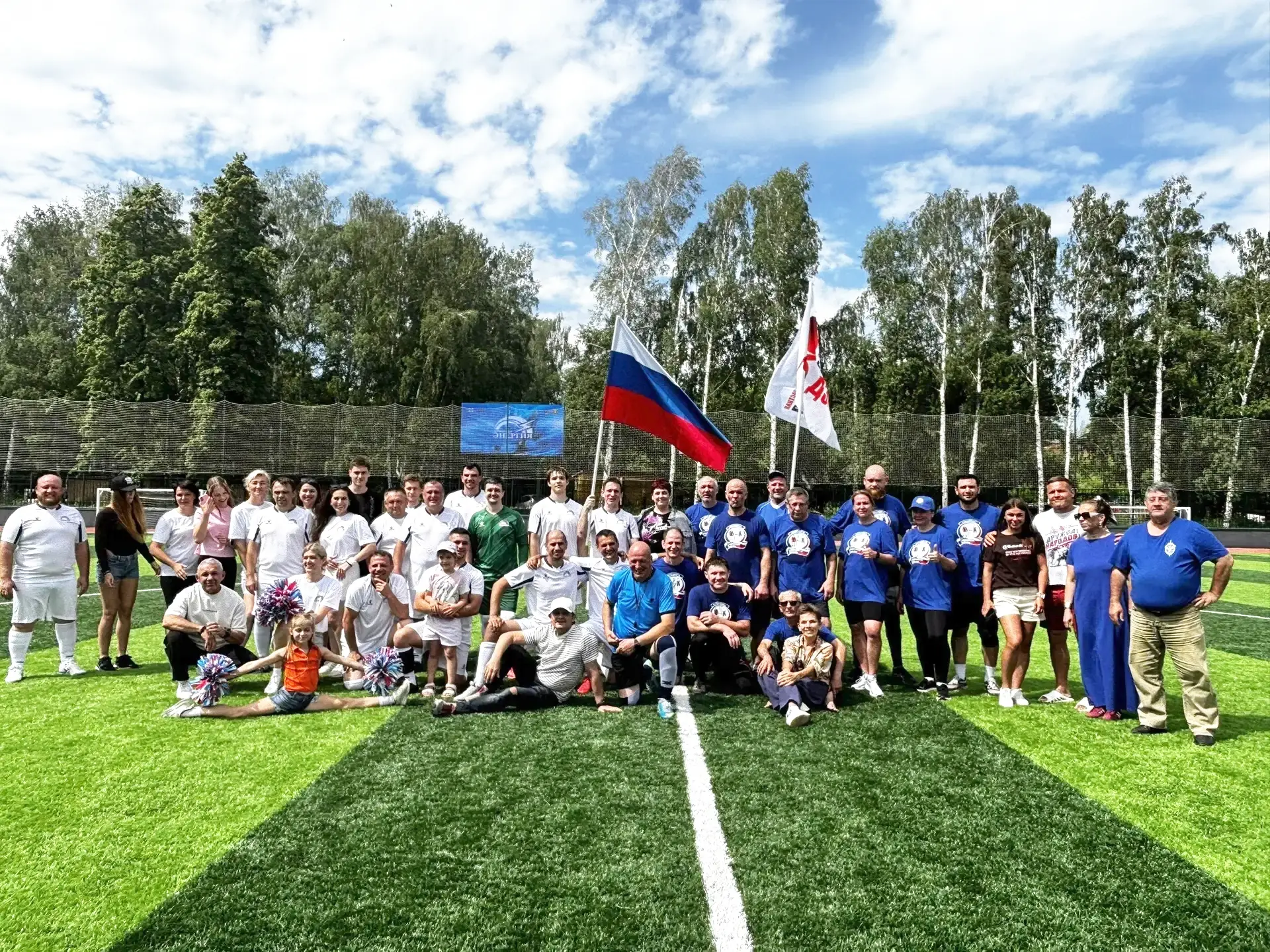 🔥ДЗЮДОИСТЫ СЫГРАЛИ… В ФУТБОЛ!💪😉

Необычный матч состоялся в День России на новом футбольном поле 