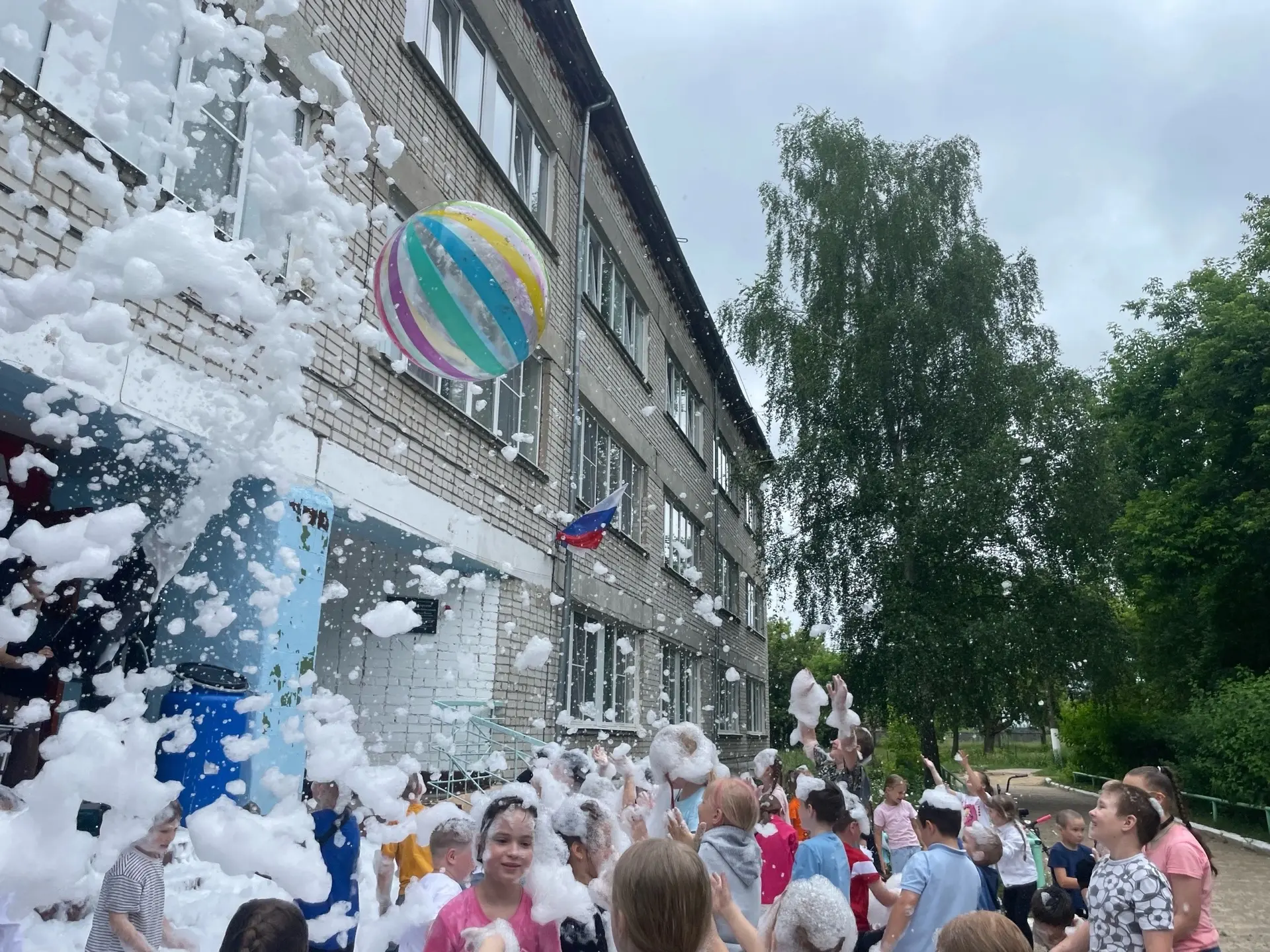 ☀️ 10‑й день в лагере «Солнцеград»: путешествие в Калмыкию и цирковое приключение! ✨

Сегодняшний де