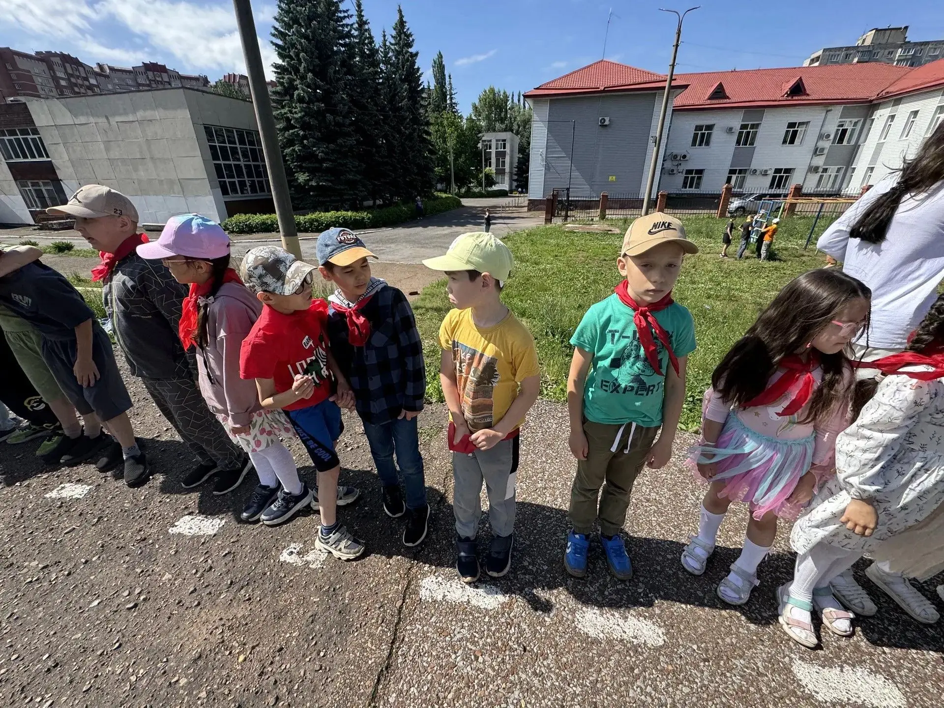 🌷😇Школьный лагерь подошёл к концу. Грустно расставаться на лето, но впереди жаркое и солнечное вре