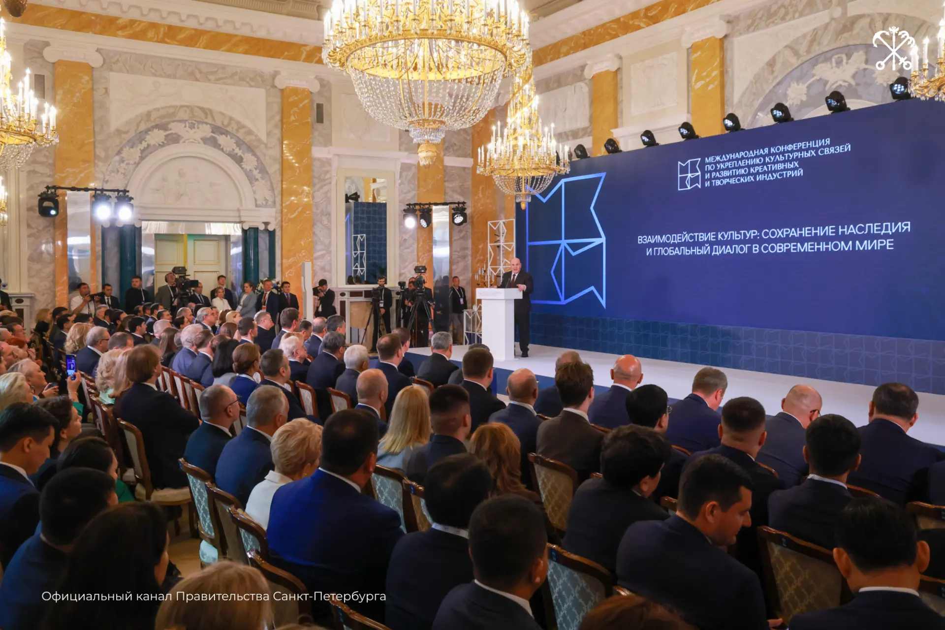 Петербург продолжает развивать систему помощи взрослым петербуржцам с потерей слуха.