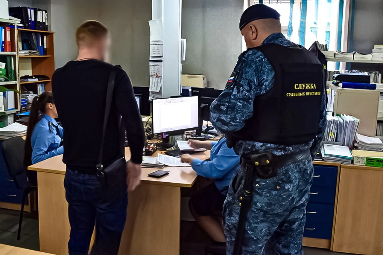 Приставы помогли детям получить долгожданные алименты