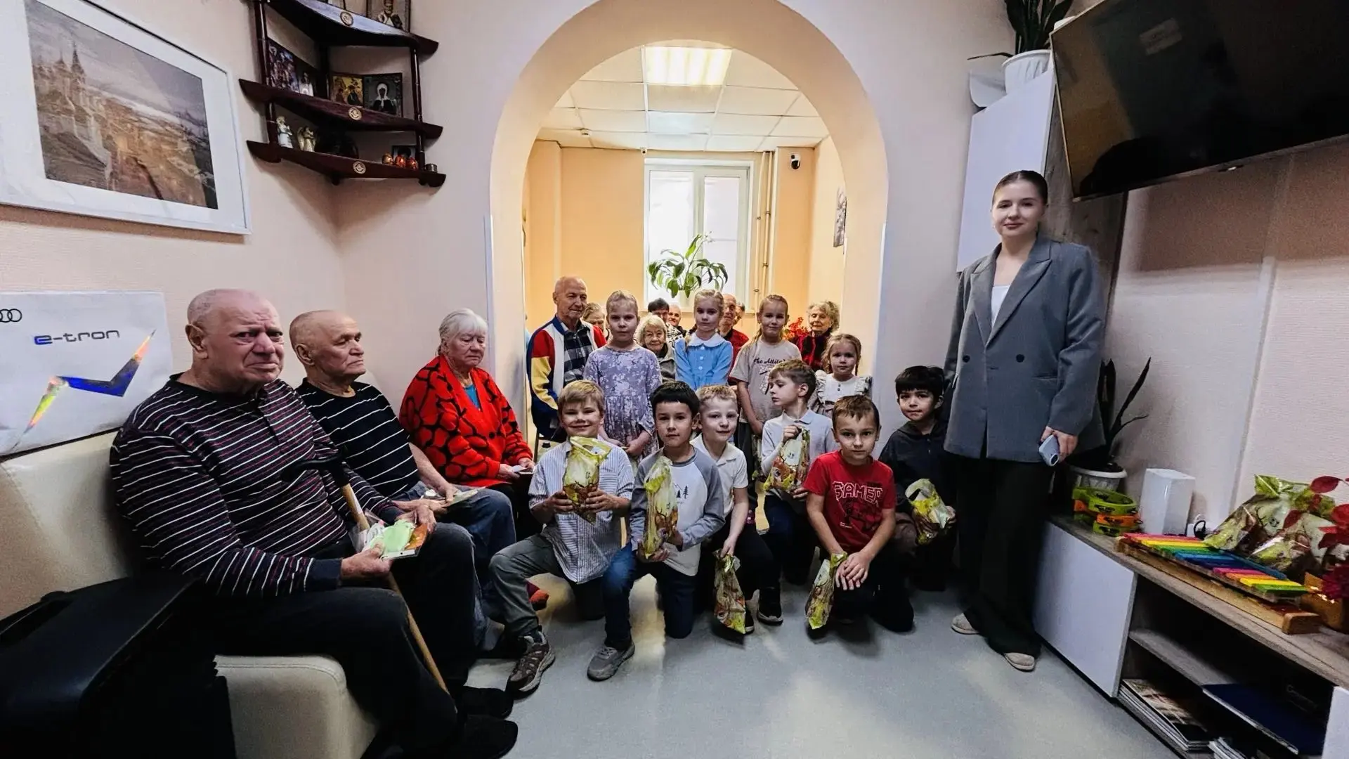👵👴В Международный День пожилого человека воспитанники подготовительной группы № 2 пос...