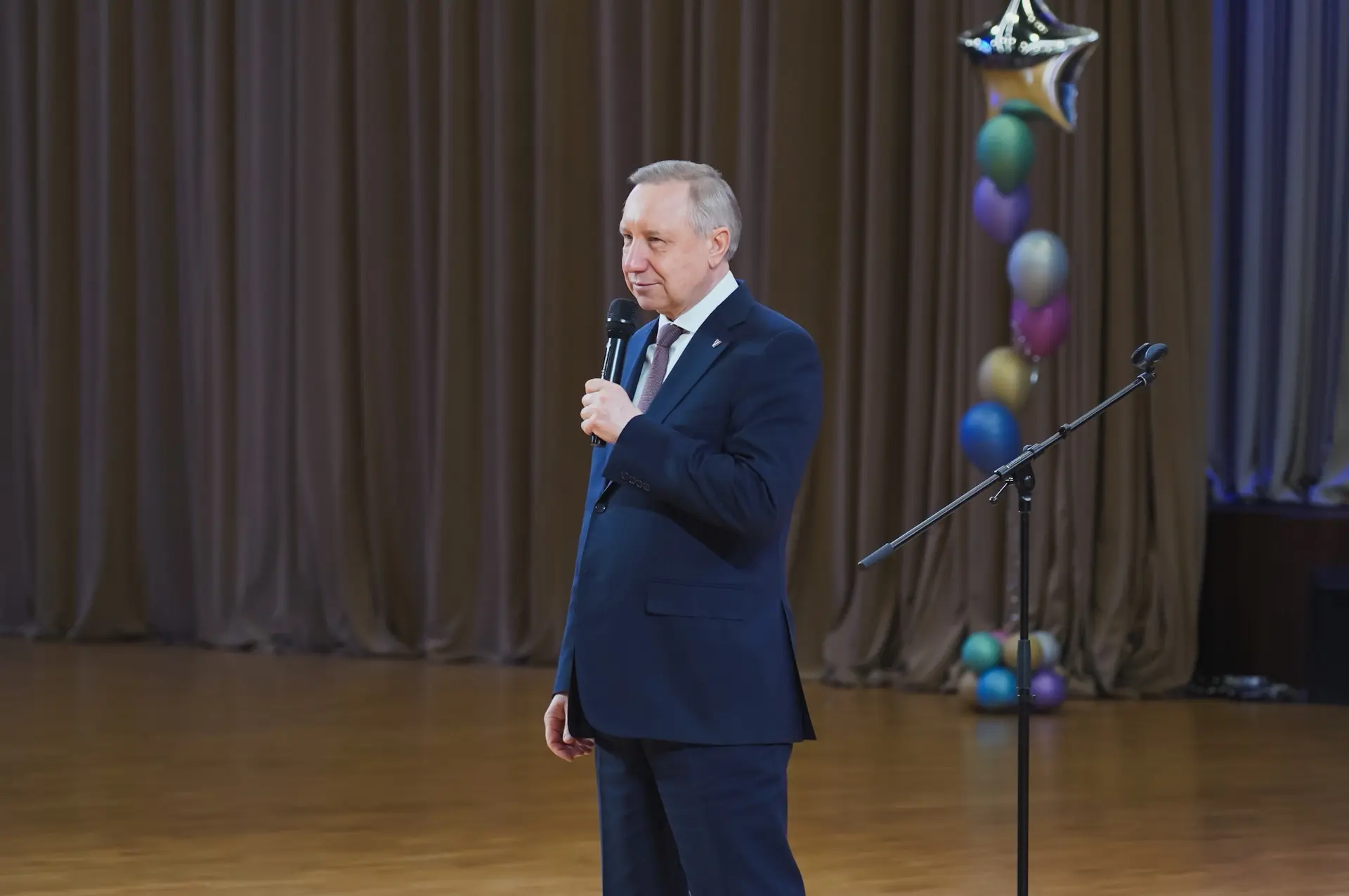 26 мая по всей стране звучат последние звонки. В 668 школах Санкт-Петербурга его услышали 29,5 тысяч