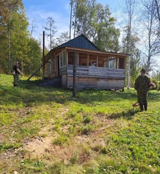 В заказнике Бекельдеуль охотоведы закончили окашивать домики на гостевом кордоне «Алгая».