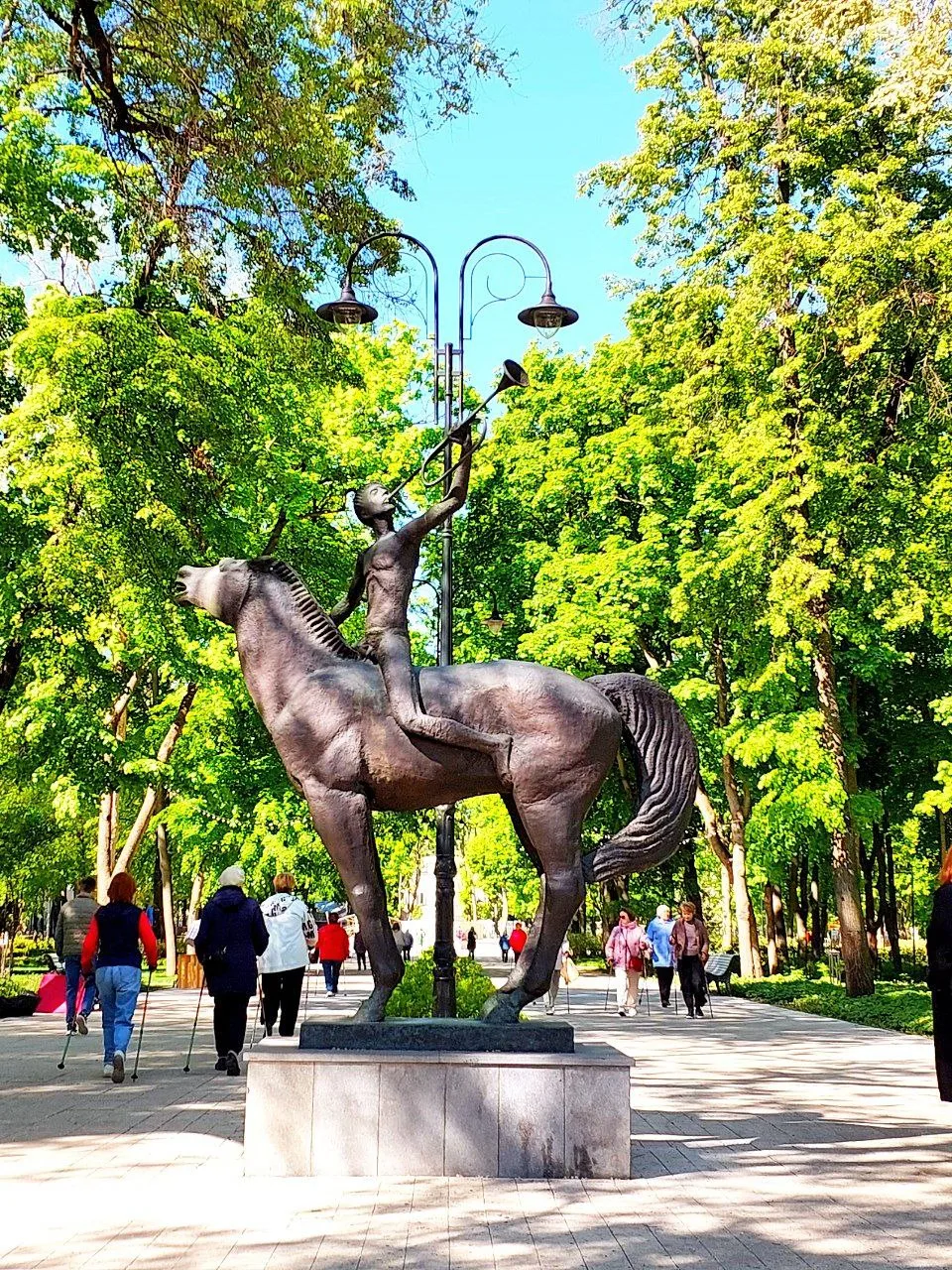 🎉 Афиша мероприятий на 2 мая, субботу, в Воронеже  🐬 Парк «Дельфин» 🎸 15:00–16:00 — выступление Наси