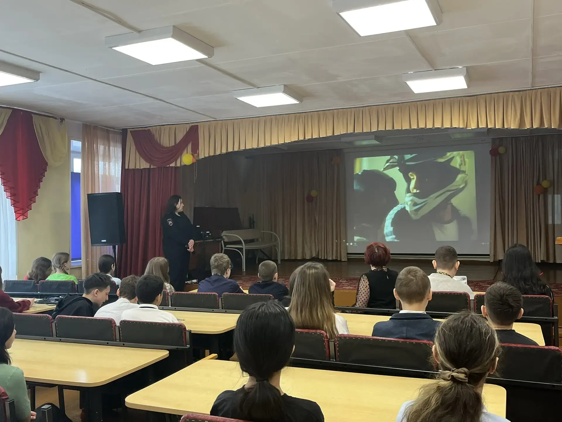 📍Сегодня в нашей школе состоялась профилактическая беседа с инспектором ГИБДД Маннаповой Юлией Ракип