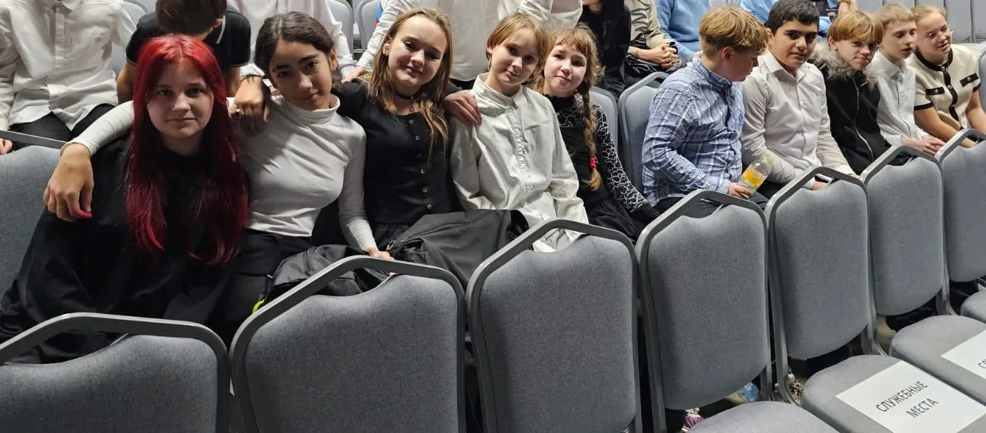 II Международный литературно-театральный фестиваль «Путешествие Маленького принца»  6б класс посетил