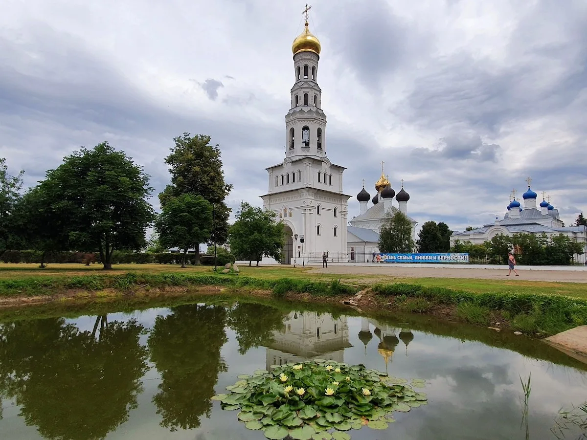🐟 ЧТО ТАКОЕ «ОСЕТРОВЫЙ РОДДОМ» И КАК ВЫГЛЯДЯТ СЫРНЫЕ ПОГРЕБА, КОТОРЫМ БОЛЬШЕ 100 ЛЕТ?