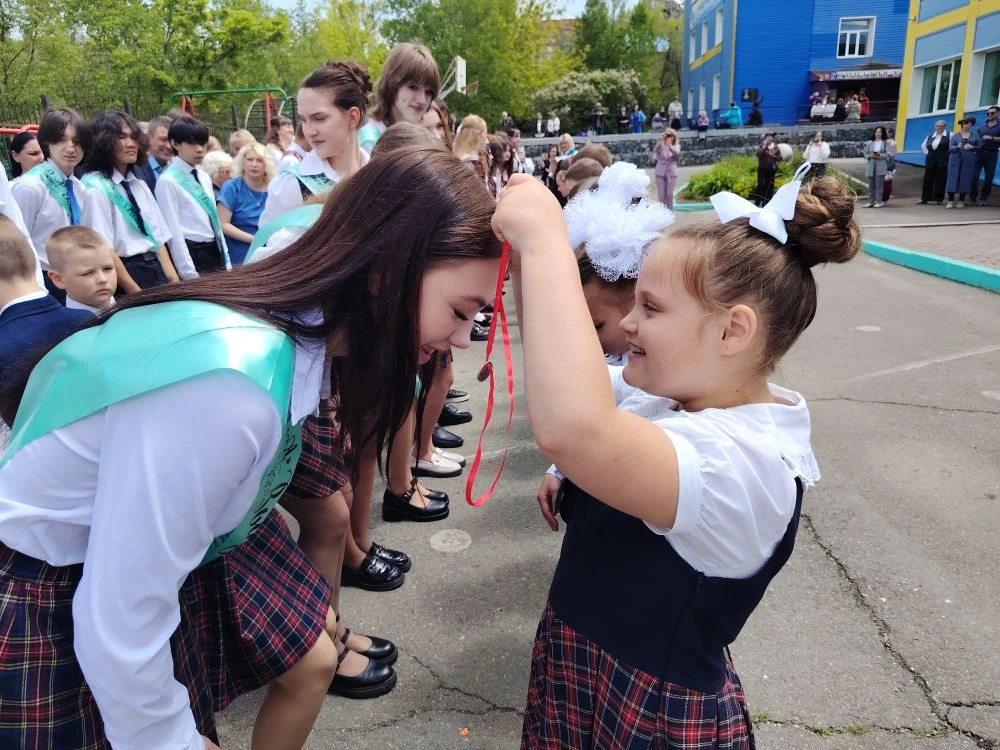 ОН ВСЕГДА РАДОСТНЫЙ, ВОЛНУЮЩИЙ И НЕМНОГО ГРУСТНЫЙ _ПОСЛЕДНИЙ ЗВОНОК 💫🔔   🎉🔔 В Гимназии состоялась то