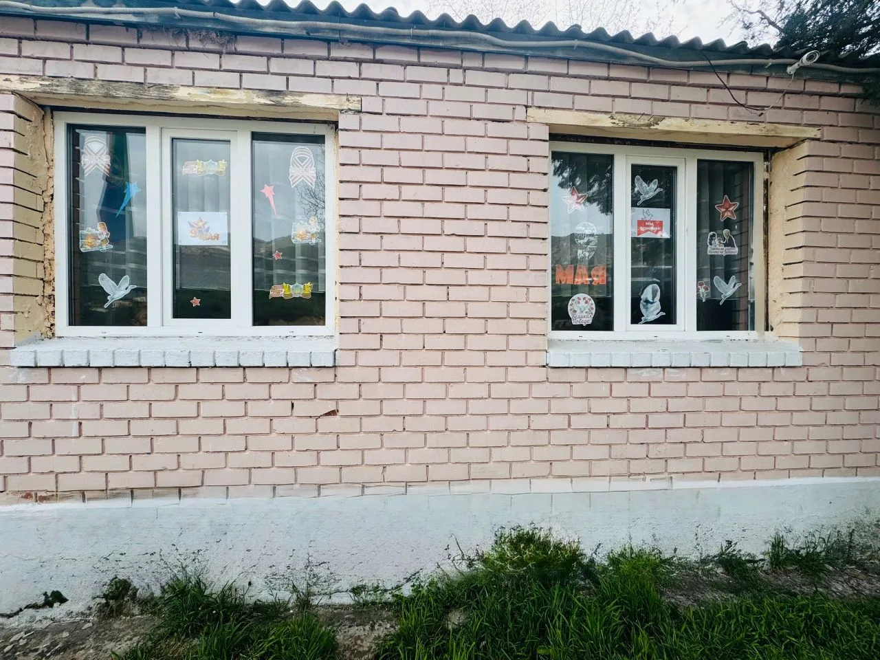 Активисты Движения Первых дали старт самой душевной акции — «Окна Победы».