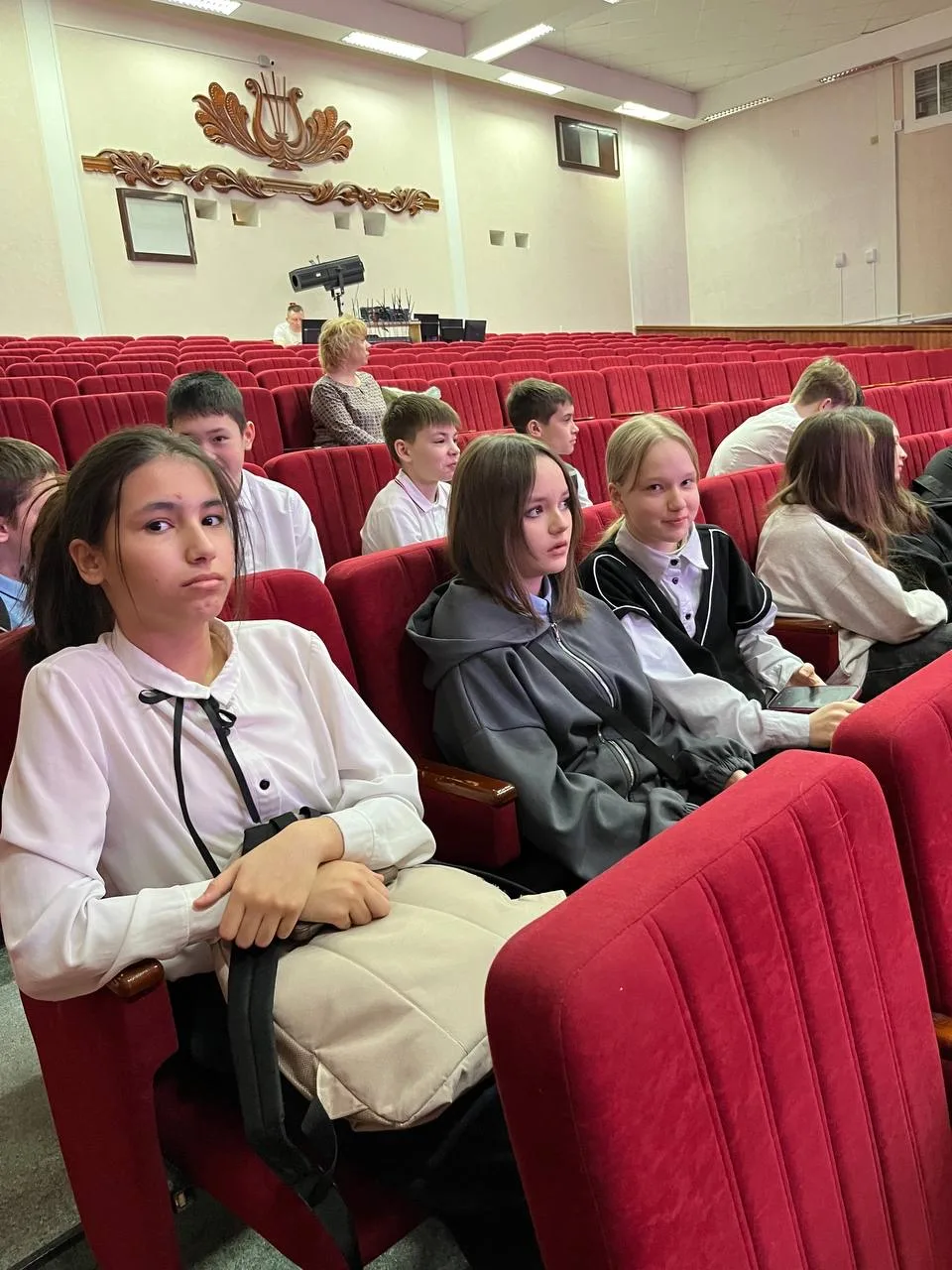 Обучающиеся МАОУ СОШ № 32 посетили Урок мужества, который проходил на базе ДК «Поиск». Участники мер