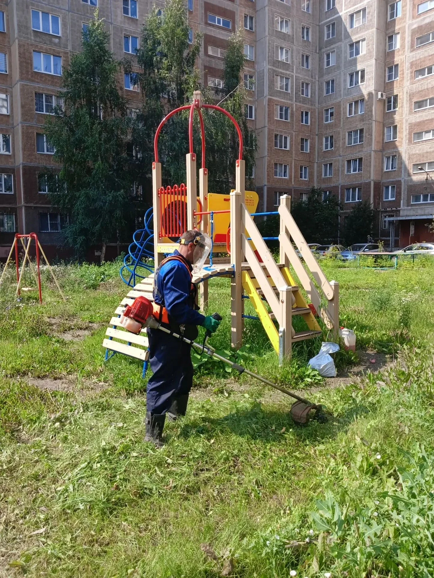 Завершился покос травы возле домов № 31 и 31/1 по улице Тевосяна

Управляющая компания «Мой дом» про