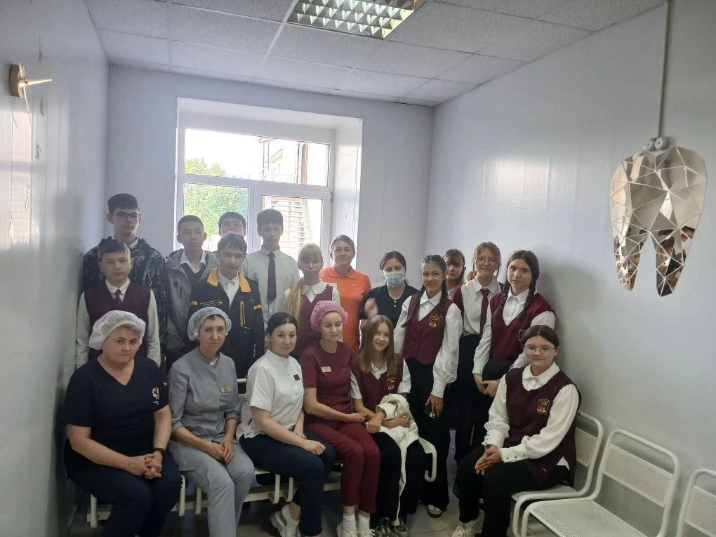 🦷 В стоматологической поликлинике ГБУЗ «Новосергиевская РБ» прошла профориентационная экскурсия для