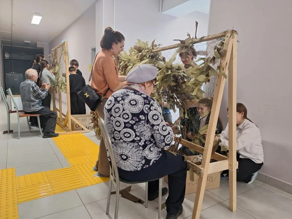 С душой в каждой петельке! 🇷🇺

23 мая ученики 7 и 8 классов нашей школы посетили штаб «Вместе побе