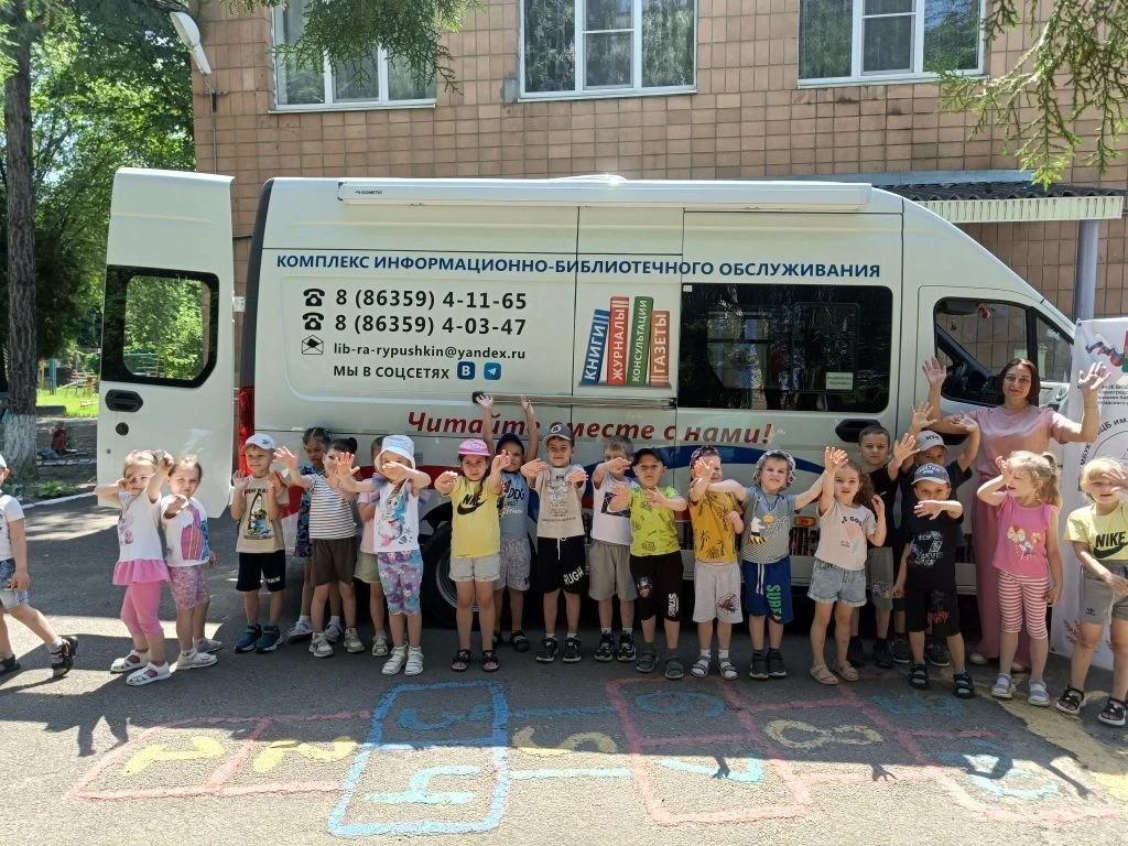 🚐📚 У нас по-прежнему работает «КИБОдетство»! Даже летом, в самый разгар каникул, мы не забываем пр