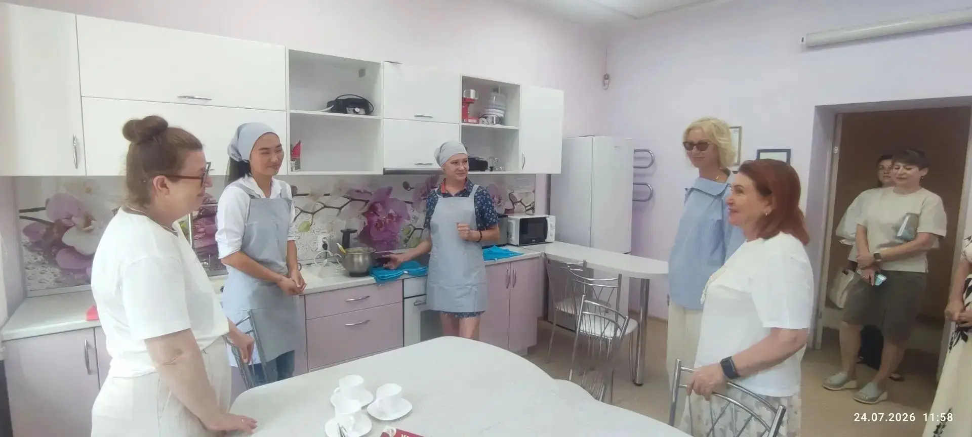 От совещаний к реальной жизни: кризисный центр
«Мать и дитя»

После предметного разговора с министра