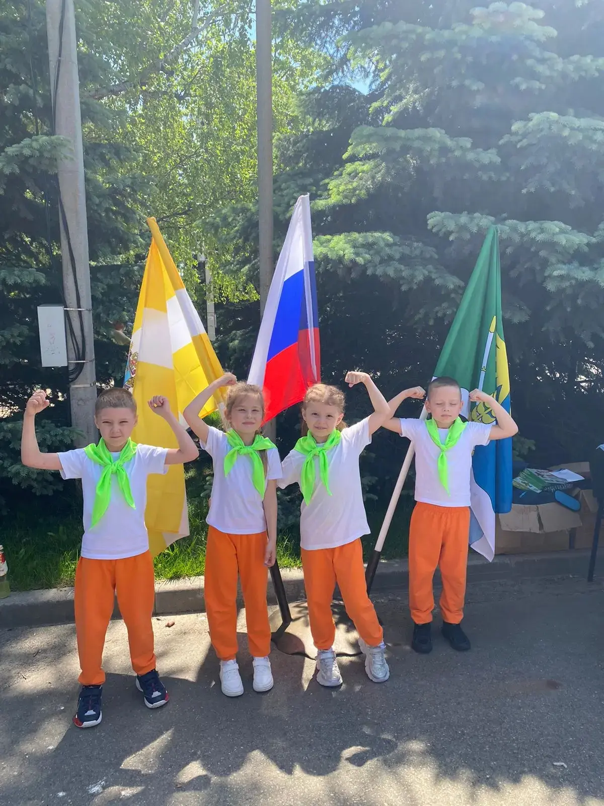 Наши чемпионы!

Ребята подготовительной группы "Калинка": Лабовский Никита, Лабовская Полина, Закоре