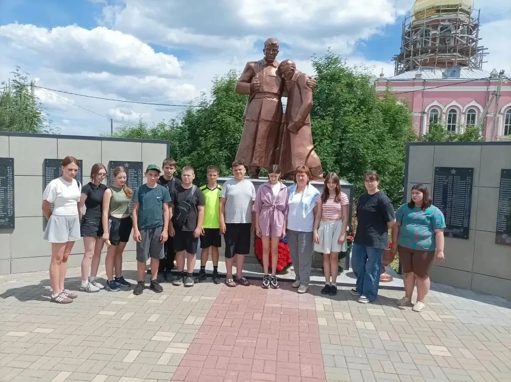 🌟 Память в действии: юные гвардейцы навели порядок у обелисков.

В палаточном лагере «Гвардеец» не 