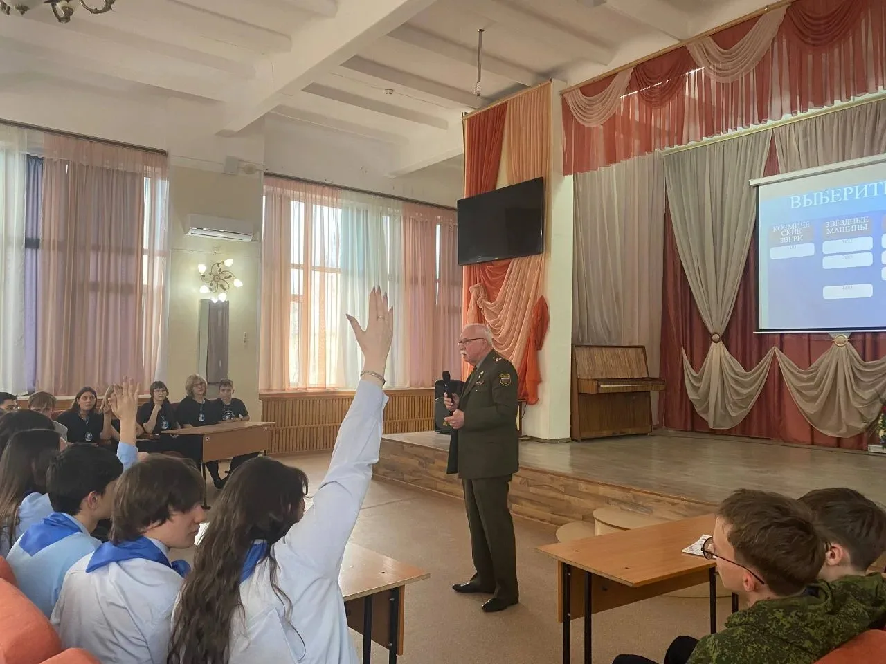 🎓 Неделя космоса в  лицее началась с интерактивной, интеллектуальной игры-викторины, посвящённая Дню