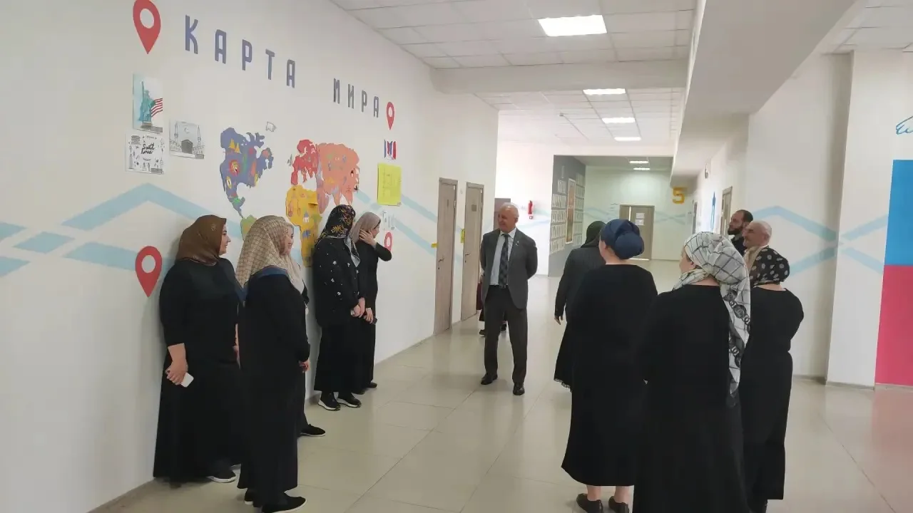 В нашей школе прошёл кураторский час, посвящённый Дню Победы.